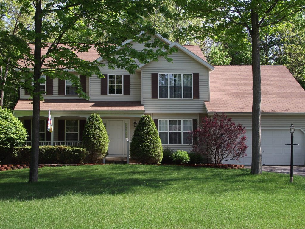 house, home, yard-2894602.jpg