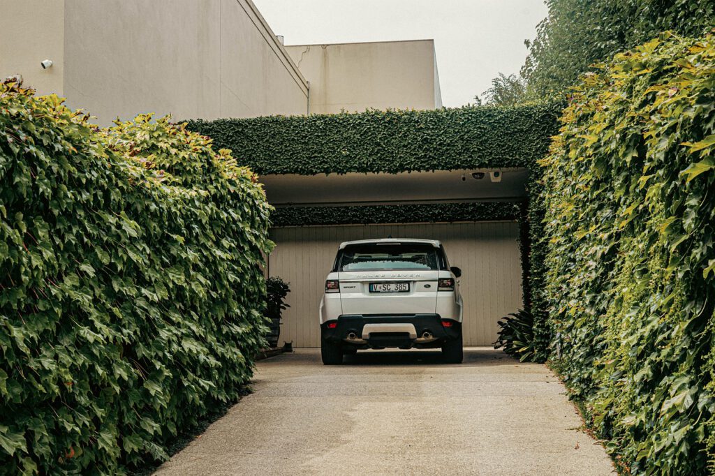 property, house, real estate, court, land rover, car, garage, modern, hedges, car wallpapers, cleas driveway, toorak, rich